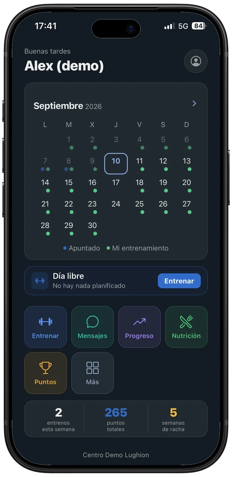 La app en un iPhone: pantalla de inicio del socio con el calendario del mes y los accesos a entrenar, mensajes, progreso, nutrición y puntos
